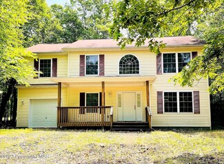 612 Whipporwill Dr, Bushkill, PA 18324