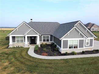 7914 W Cricket Ct, New Palestine, IN 46163