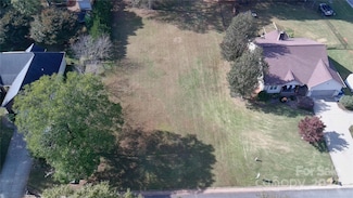 2025 Picnic Dr, Newton, NC 28658