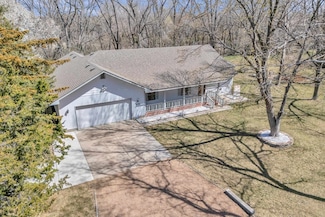 628 Mockingbird Ln, Newton, KS 67114