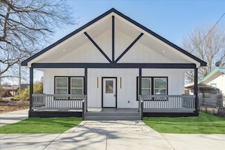 724 Perry Ave, Waxahachie, TX 75165