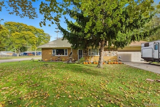 38990 Lanse Creuse St, Harrison Township, MI 48045