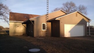1247 N Oliver Rd, Belle Plaine, KS 67013
