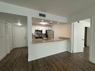 8120 Geneva Ct Unit 255, Doral, FL 33166
