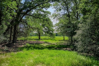 1012 County Road 438, Lexington, TX 78947