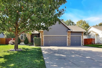 611 Chatta St, Haysville, KS 67060