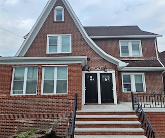 309 Beach 91st St, Rockaway Beach, NY 11693