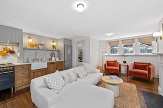 93 Pinckney St Unit 1, Boston, MA 02114