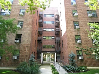 212-12 73rd Ave Unit 2A, Oakland Gardens, NY 11364