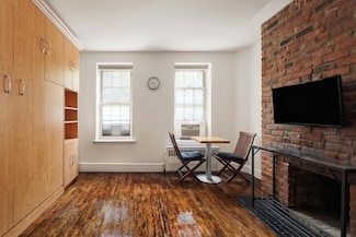 210 E 21st St Unit 2D, New York, NY 10010