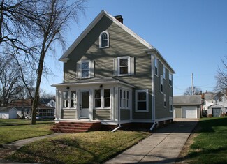1104 10th St, Nevada, IA 50201