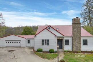 35 Cable Ln, Athens, OH 45701