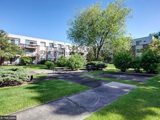 2801 Flag Ave N Unit 221, New Hope, MN 55427