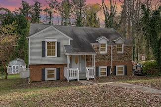 305 Rollingwood Rd, Jamestown, NC 27282