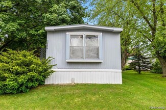 3723 Pinoak St, Village of Clarkston, MI 48348