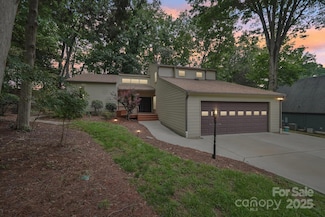 8117 Rising Meadow Rd, Charlotte, NC 28277