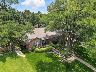 1204 Edgecliff Dr, Bedford, TX 76022