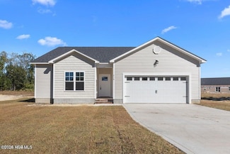 300 E Theriault Ct, Jacksonville, NC 28540