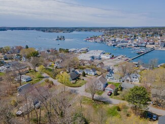 25 Campbell St, Boothbay Harbor, ME 04538