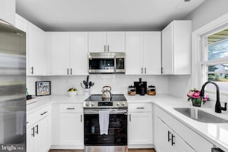 63 Buttercup Ln, Willingboro, NJ 08046