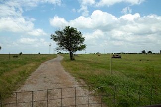 183388 N 2900 Rd, Comanche, OK 73529