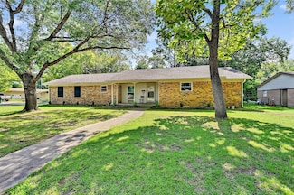 1914 Laurel Rd, Gainesville, TX 76240