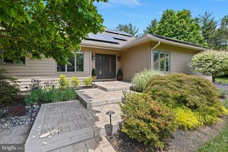 4 Hemlock Ct, Princeton, NJ 08540