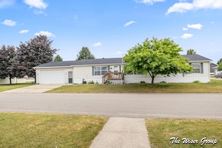 3451 Fernfield Dr, Cedar Springs, MI 49319