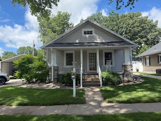 917 9th St, Aurora, NE 68818