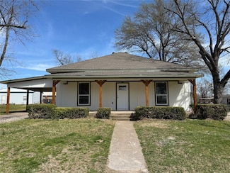 306 E Main St, Wolfe City, TX 75496