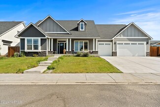 907 Ellen Ln, Zillah, WA 98953