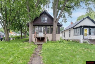 817 817 N 5th St, Mankato, MN 56001