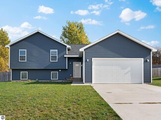 5357 Revella Ln, Grawn, MI 49637