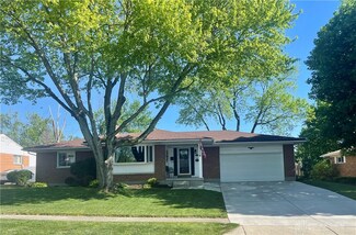 1105 Greenridge Dr, Dayton, OH 45429