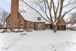 2434 29th St, Moline, IL 61265