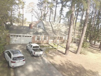 907 N Sharpe St, Selma, NC 27576