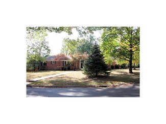6208 Reinhardt Dr, Fairway, KS 66205