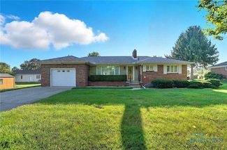 605 Valley Dr, Rossford, OH 43460