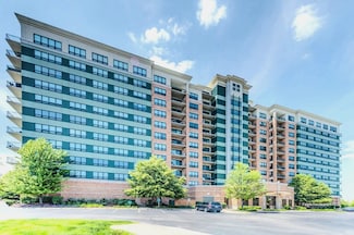 6420 Double Eagle Dr Unit 712, Woodridge, IL 60517