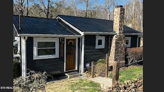 1440 Dover Ln, Dandridge, TN 37725