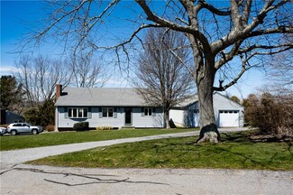 24 Longmeadow Ave, Middletown, RI 02842