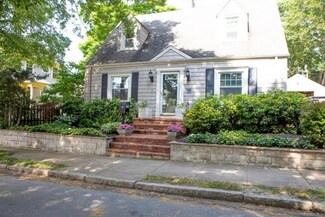 482 Rochester St, Fall River, MA 02720