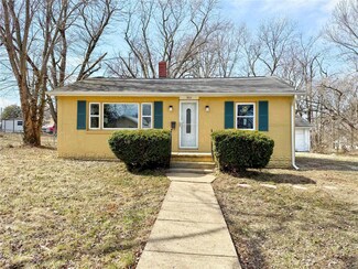 903 N 5th St, Elsberry, MO 63343