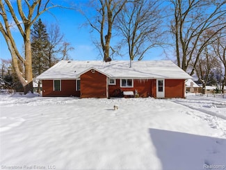 2098 Dunwoodie St, Ortonville, MI 48462