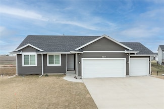 6614 Scarlet Rose Cir SW, Cedar Rapids, IA 52404