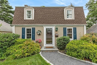61 Harlem St, Rumford, RI 02916