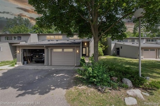 3131 Lakehaven Dr, Ann Arbor, MI 48105