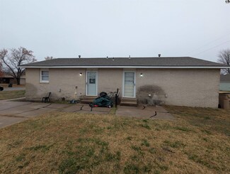 3404 Ridgewood Dr, Hutchinson, KS 67502