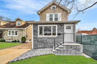 129 Sheridan Ave, Williston Park, NY 11596