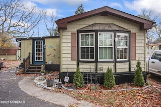 6 Taft St, Howell, NJ 07731